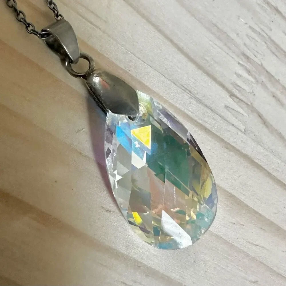 Vintage Crystal Drop Pendant Necklace vintage faceted